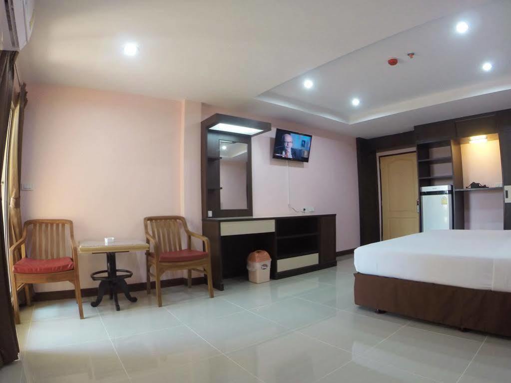Oyo 523 Aa Pattaya Ville Buitenkant foto