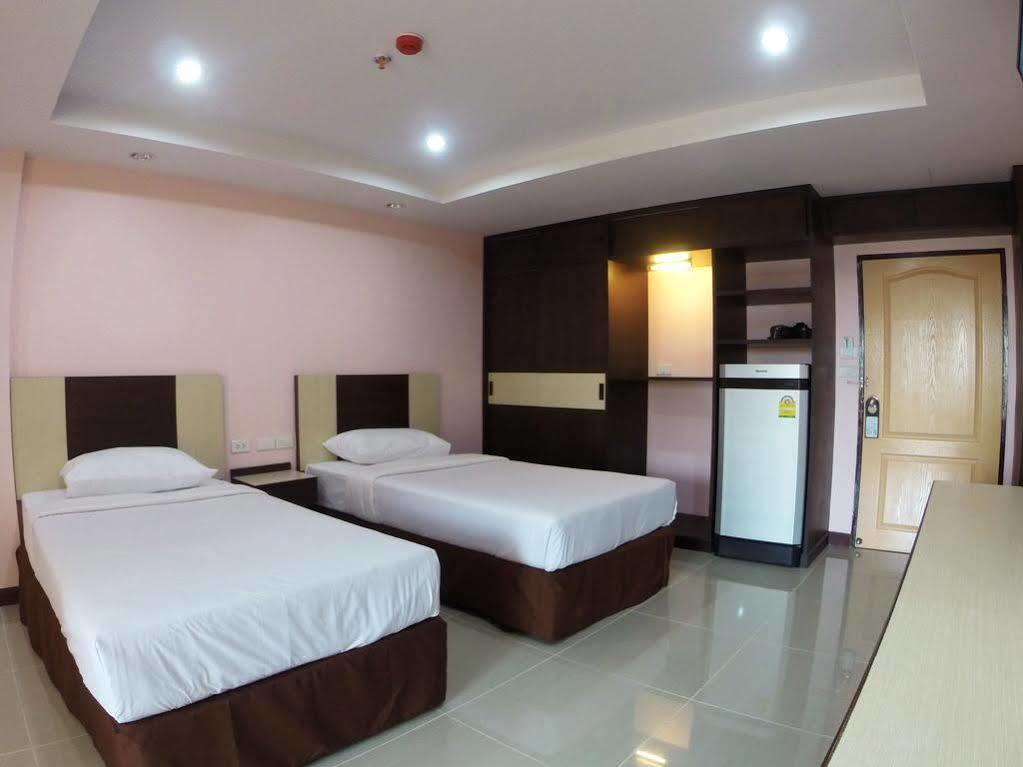 Oyo 523 Aa Pattaya Ville Buitenkant foto