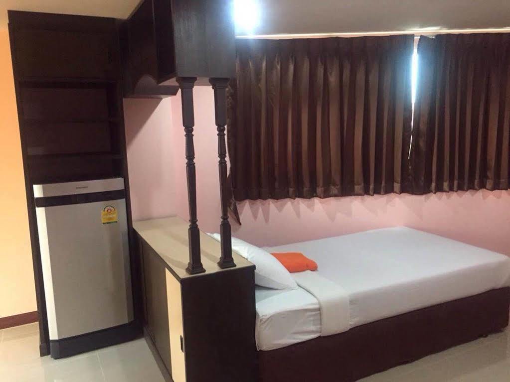 Oyo 523 Aa Pattaya Ville Buitenkant foto