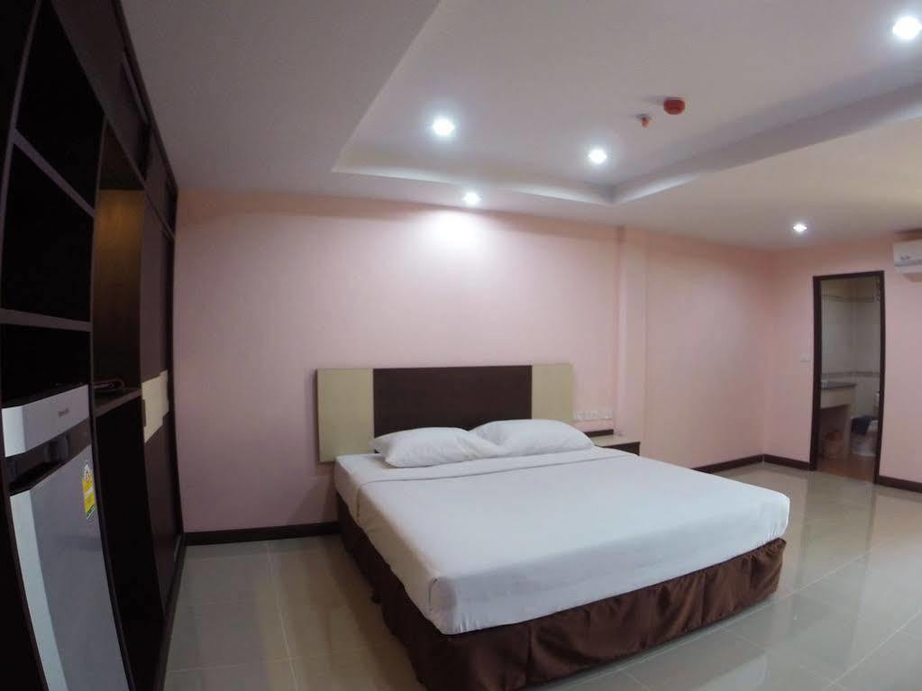 Oyo 523 Aa Pattaya Ville Buitenkant foto