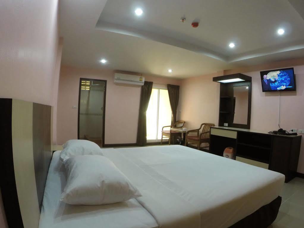 Oyo 523 Aa Pattaya Ville Buitenkant foto