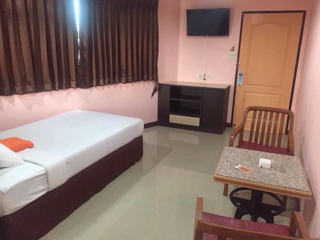 Oyo 523 Aa Pattaya Ville Buitenkant foto