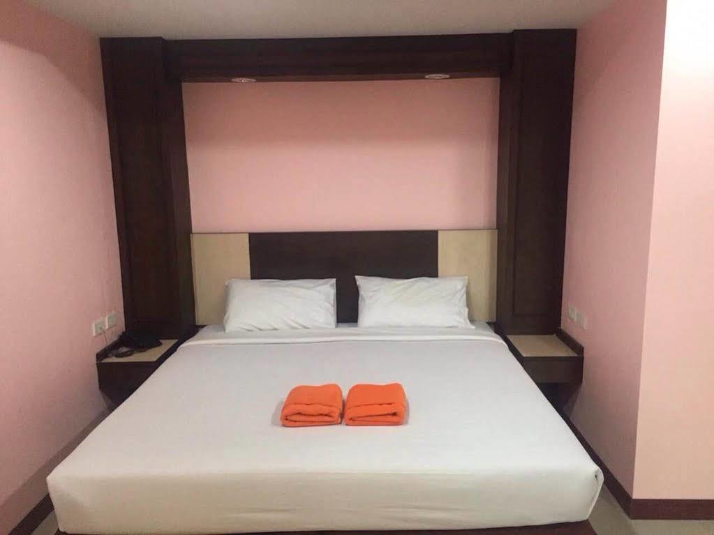 Oyo 523 Aa Pattaya Ville Buitenkant foto