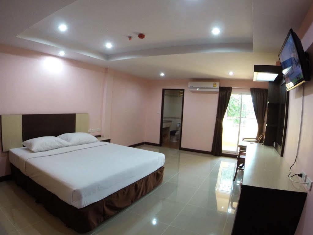 Oyo 523 Aa Pattaya Ville Buitenkant foto