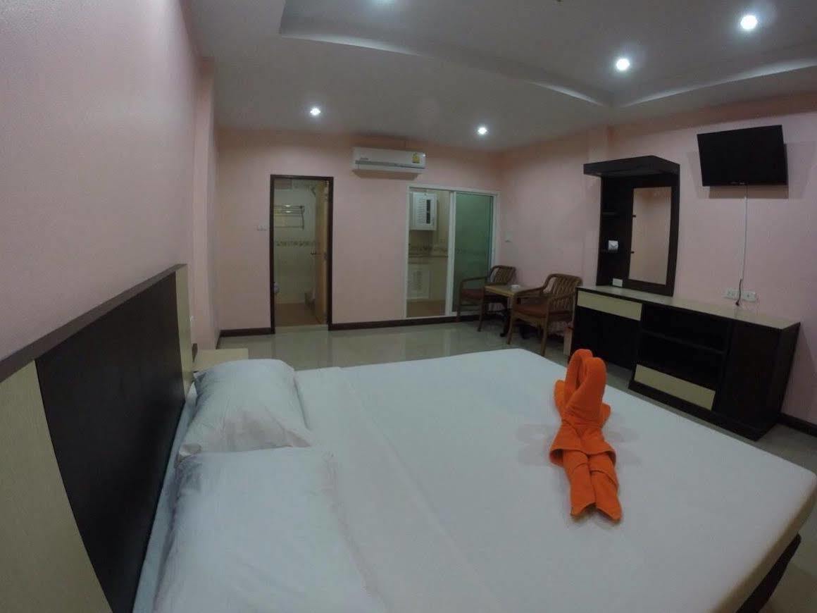 Oyo 523 Aa Pattaya Ville Buitenkant foto