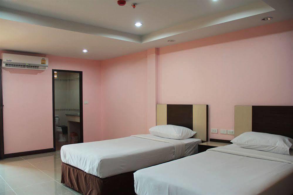 Oyo 523 Aa Pattaya Ville Buitenkant foto